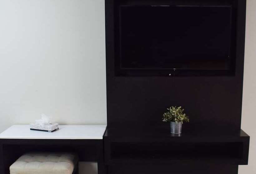 חדר סופריור, Corona Plaza