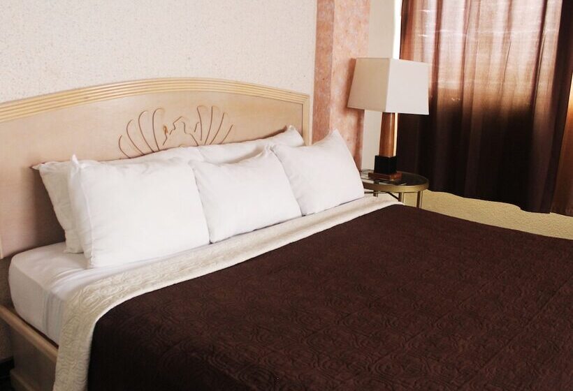 סוויטה נוף לים, Corona Plaza