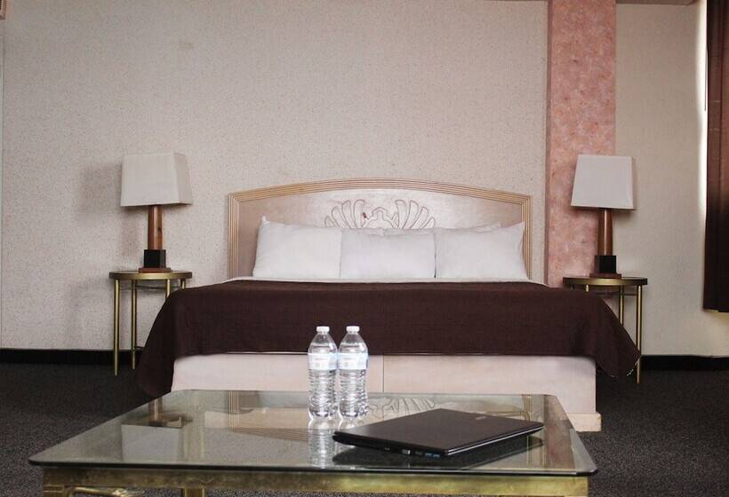 סוויטה נוף לים, Corona Plaza