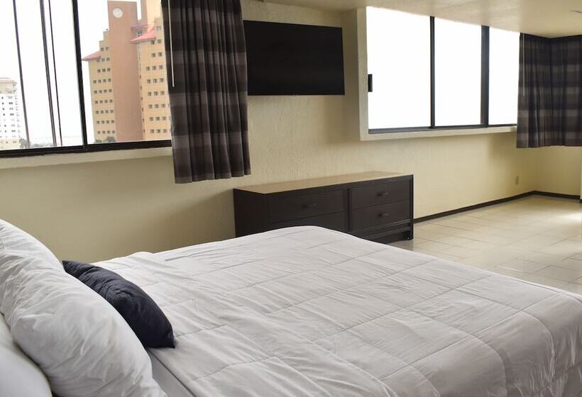 סוויטה נוף לים, Corona Plaza