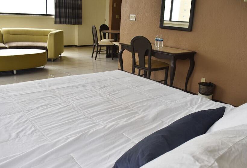 סוויטה נוף לים, Corona Plaza