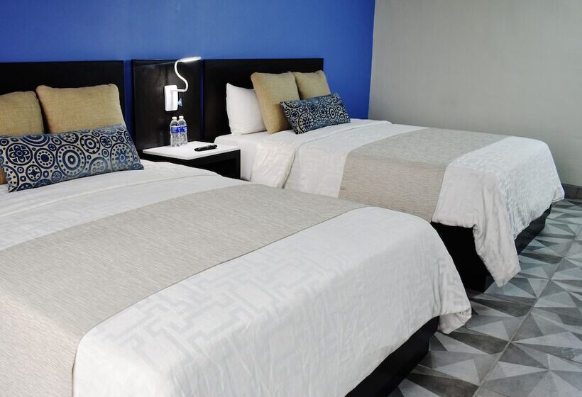 חדר סופריור, Corona Plaza