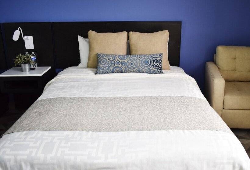 חדר סופריור, Corona Plaza