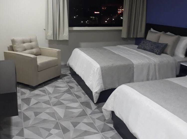 חדר סופריור, Corona Plaza