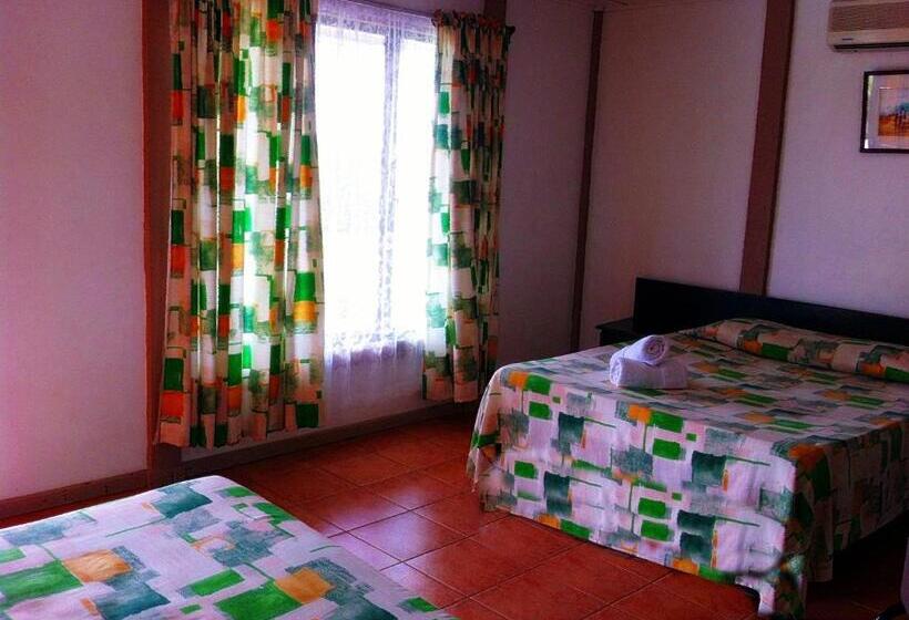 بنجلو قياسى, Termales Del Bosque & Hot Springs