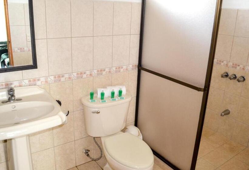 بنجلو قياسى, Termales Del Bosque & Hot Springs