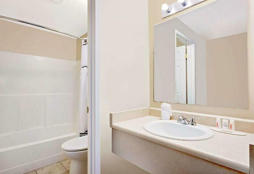 غرفة قياسية سرير كينج, Days Inn By Wyndham Lakewood South Tacoma