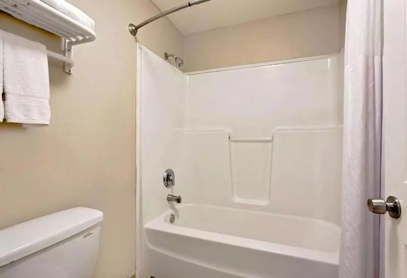 キングサイズベッドのデラックスルーム, Days Inn By Wyndham Lakewood South Tacoma