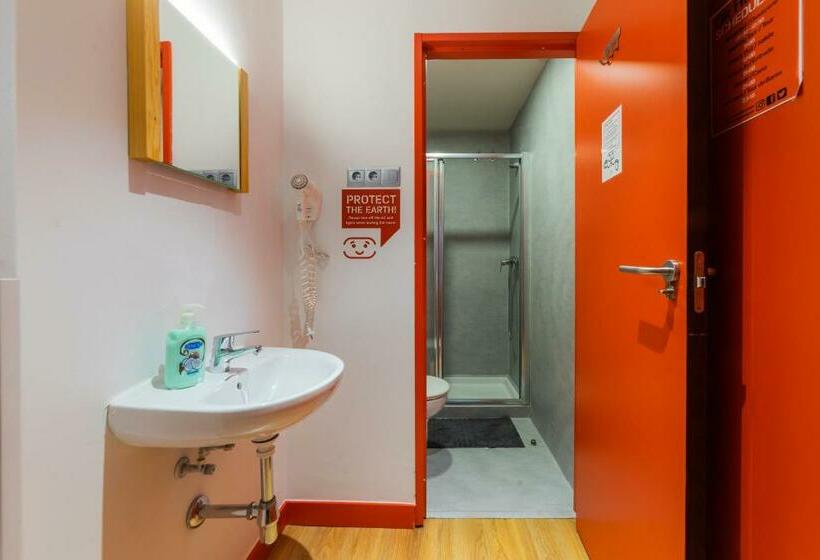 اتاق کلاسیک چهارنفره, Ok Hostel Madrid