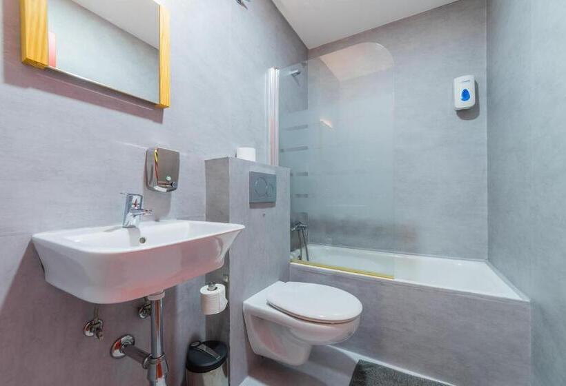 اتاق استاندارد یک نفره, Ok Hostel Madrid