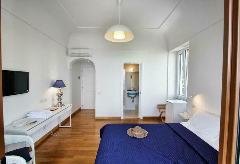 Номер Стандарт Вид на Море, Capri Inn