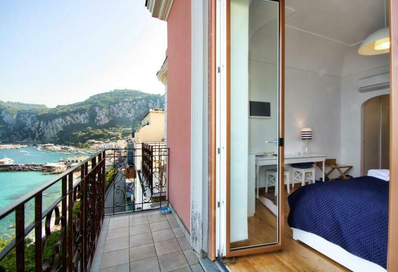 オーシャンビュースタンダードルーム, Capri Inn