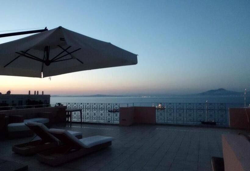 オーシャンビュースタンダードルーム, Capri Inn