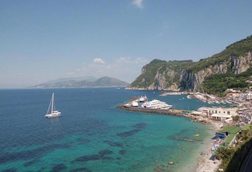 Номер Стандарт Вид на Море, Capri Inn