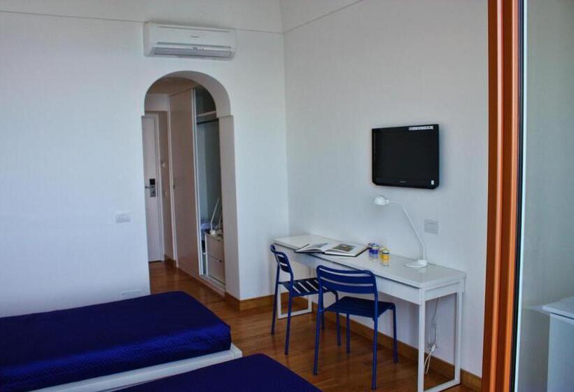 オーシャンビュースタンダードルーム, Capri Inn