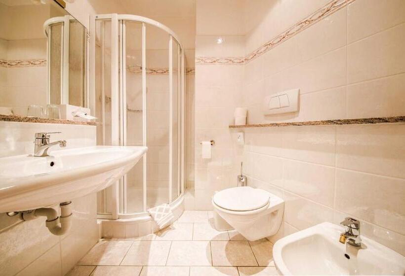 コンフォートルーム, Walter