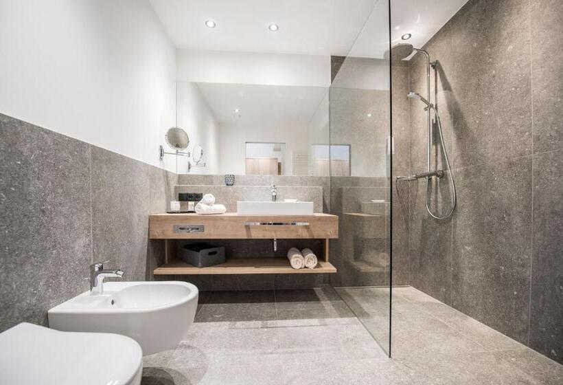 デラックスルーム, Walter