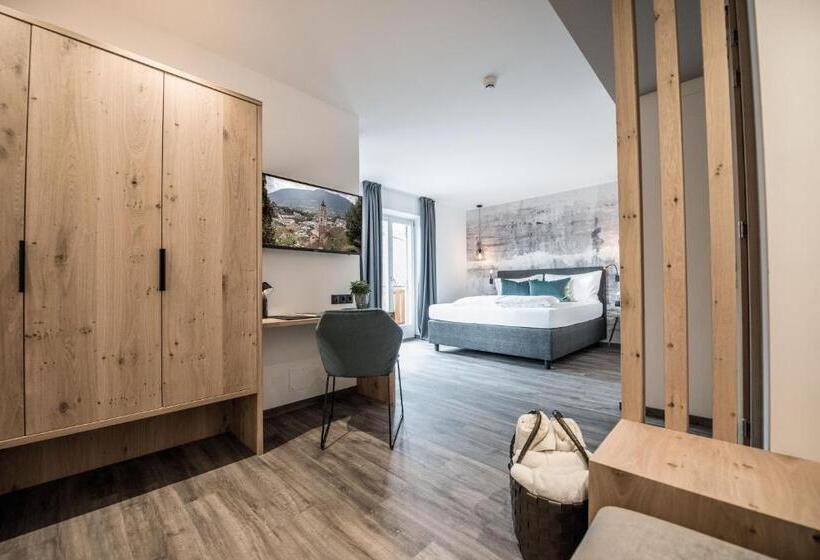 デラックスルーム, Walter