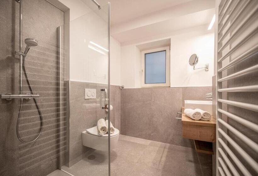 ベーシックルーム, Walter