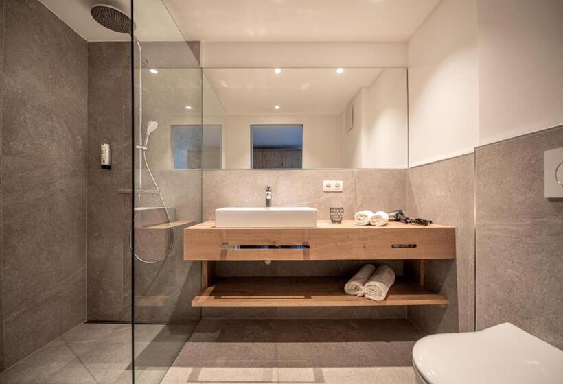 ベーシックルーム, Walter