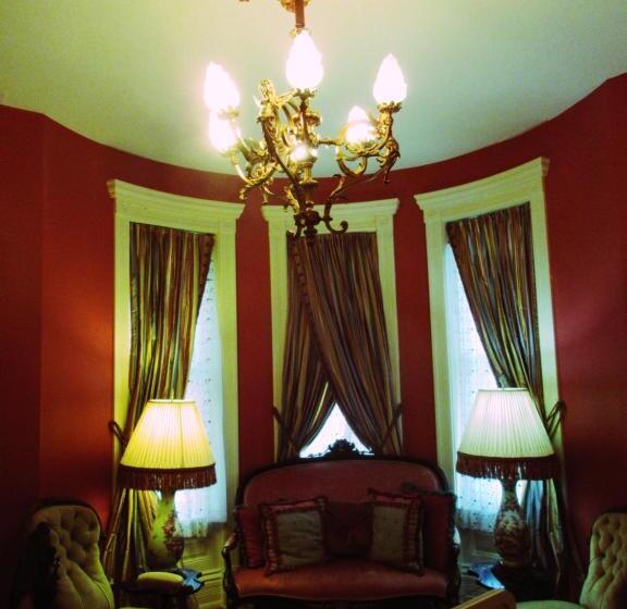 标准间, Johnstone Mansiion