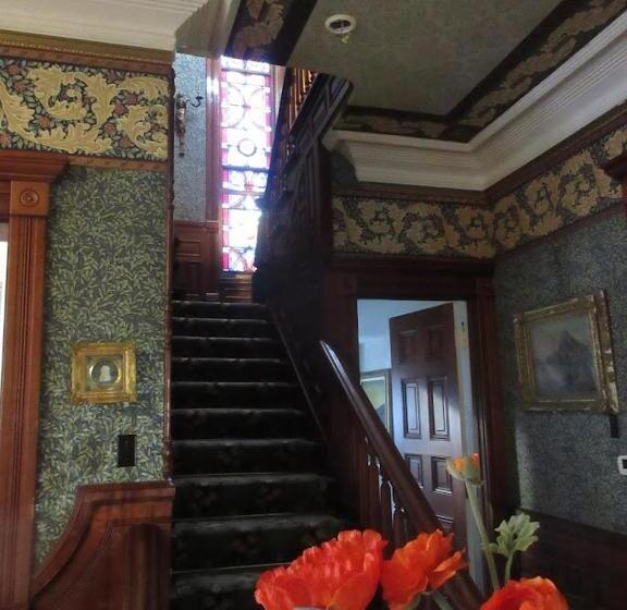 标准间, Johnstone Mansiion