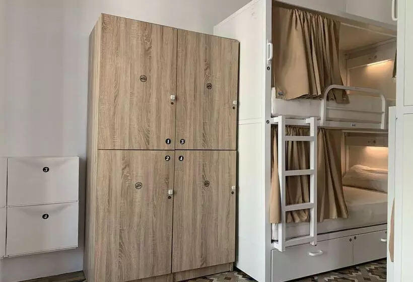 تختخواب در اتاق مشترک, Coimpact Coliving   Hostel