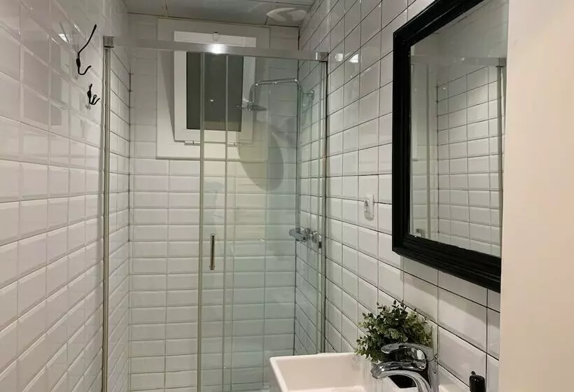 تختخواب در اتاق مشترک, Coimpact Coliving   Hostel