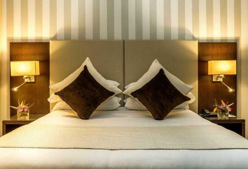 اتاق لوکس, Az Hôtels Zeralda