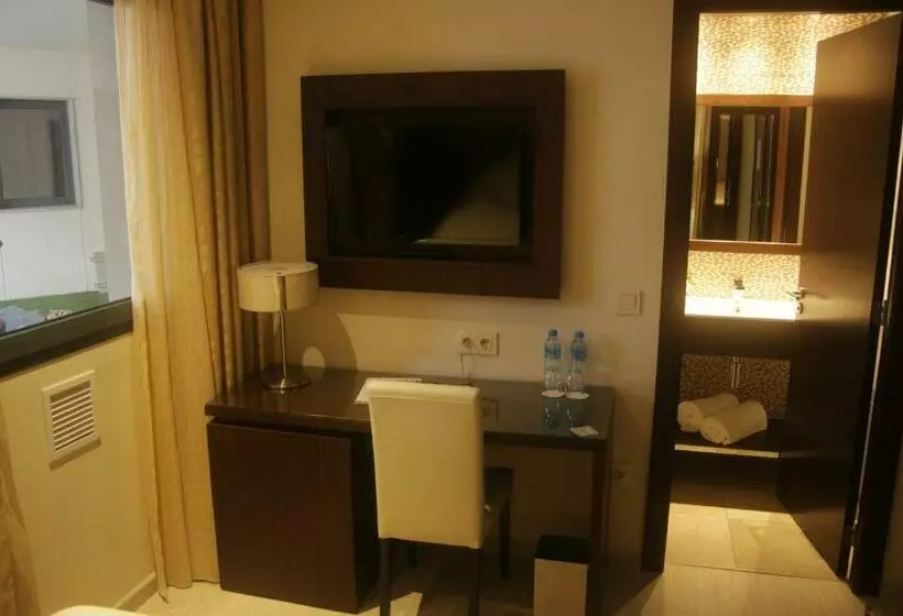 اتاق استاندارد یک نفره, Az Hôtels Zeralda