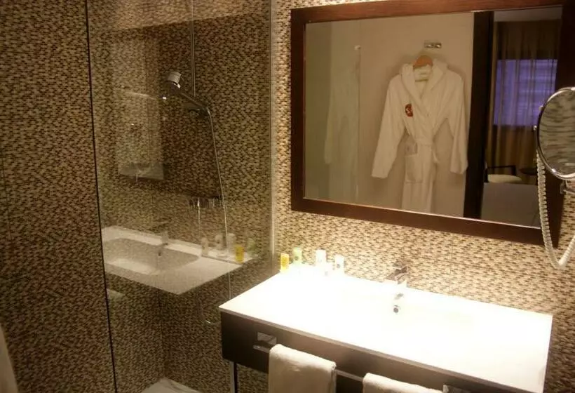 اتاق استاندارد یک نفره, Az Hôtels Zeralda