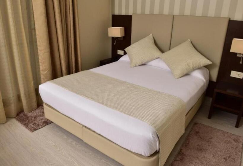 اتاق لوکس, Az Hôtels Zeralda