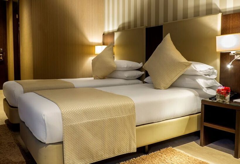 اتاق لوکس, Az Hôtels Zeralda