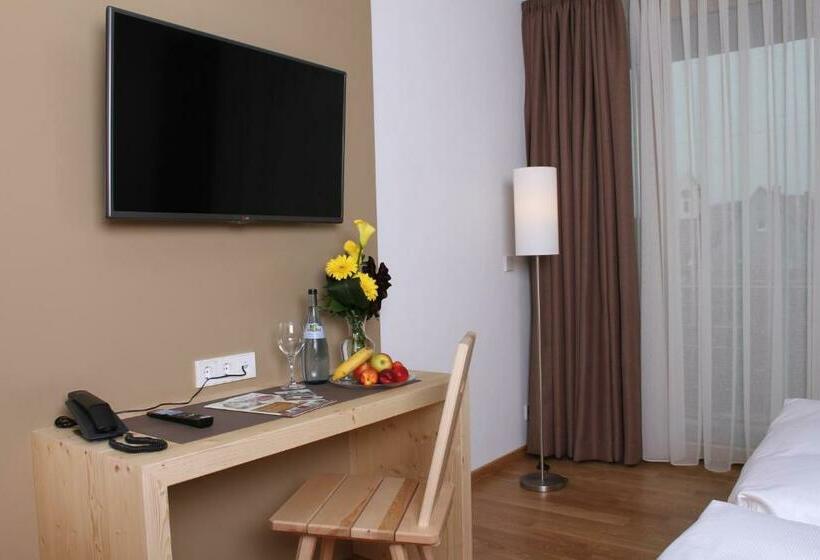 Quarto Standard Individual com Balcão, Beim Rinderwirt