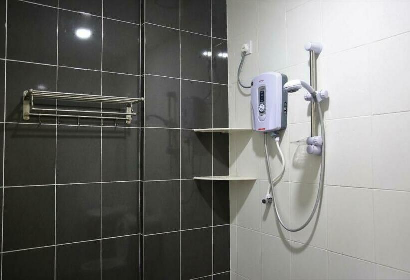 غرفة قياسية, Evonne Budget