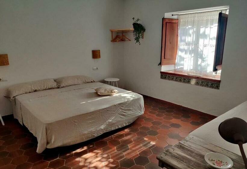 اتاق لوکس سه تخته, Ecoturisme Mas Ribas