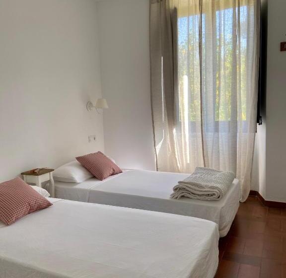 اتاق استاندارد چهارنفره با بالکن, Ecoturisme Mas Ribas