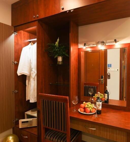 اتاق لوکس, Gallant