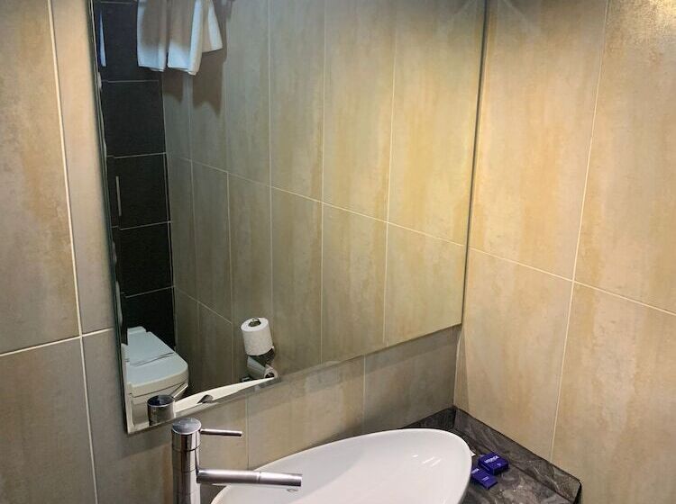 エコノミーシングルルーム, Lounge