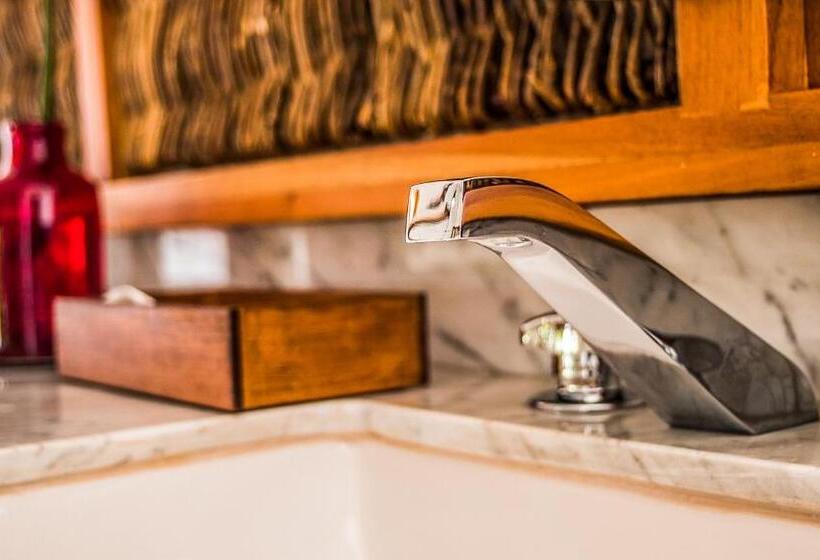 חדר בסיסי, Poc Na Tulum