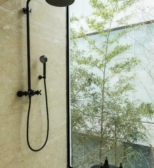 キングサイズベッドのデラックススイート, The Lalu Qingdao