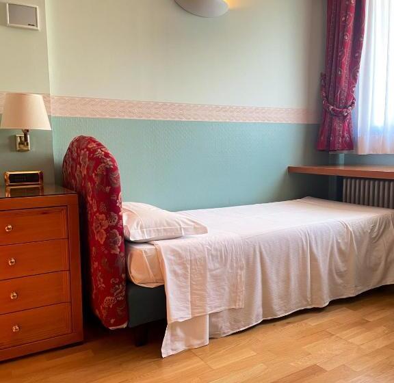 单人经济间, Paradise Hotel & Wellness