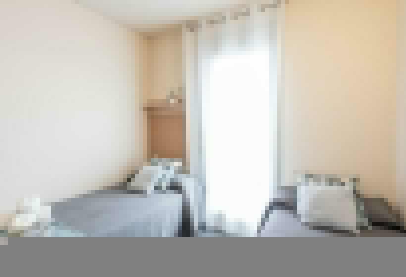 اتاق عادی, Residencia Universitaria Campus Del Mar