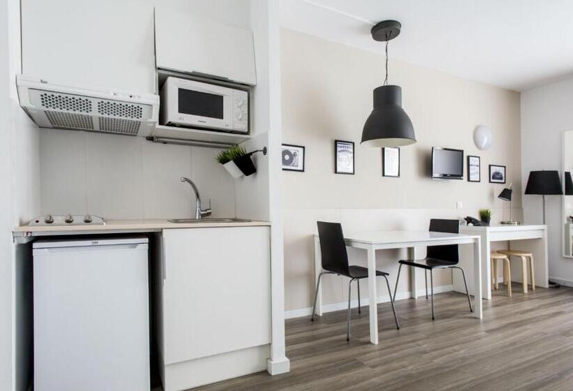 استودیو اجرایی, Residencia Universitaria Campus Del Mar