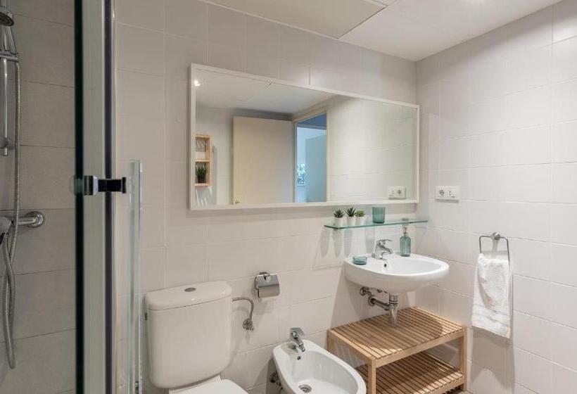 استودیو خانوادگی, Residencia Universitaria Campus Del Mar