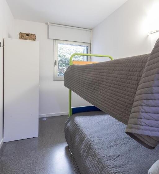 استودیو خانوادگی, Residencia Universitaria Campus Del Mar