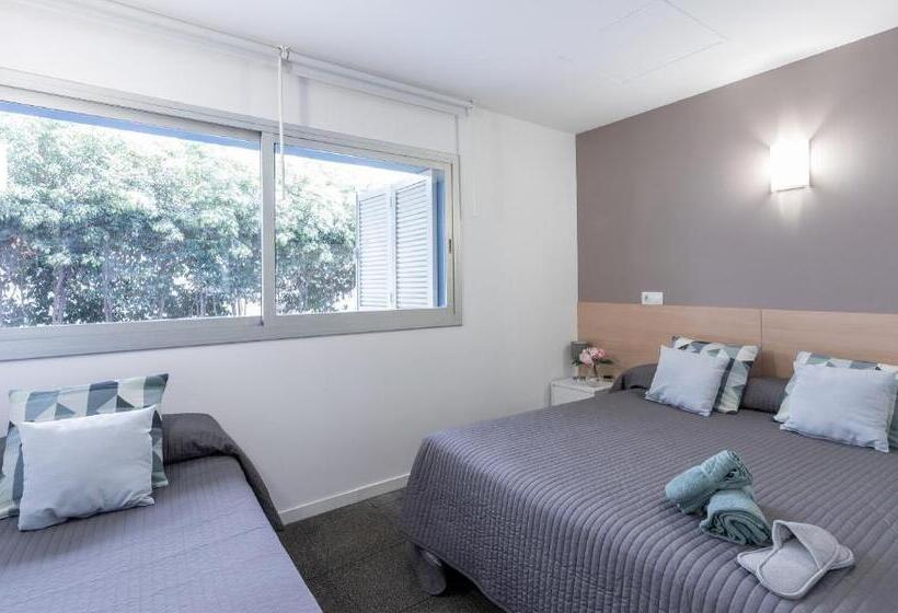 استودیو خانوادگی, Residencia Universitaria Campus Del Mar