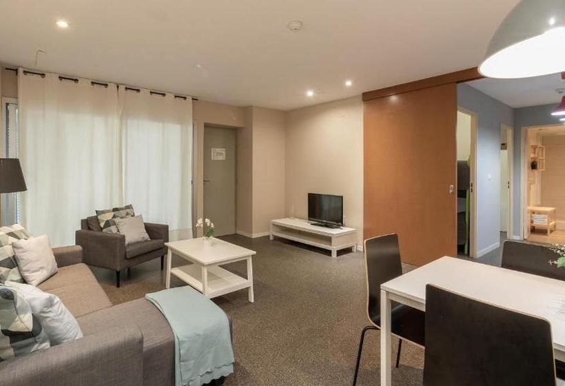 استودیو خانوادگی, Residencia Universitaria Campus Del Mar