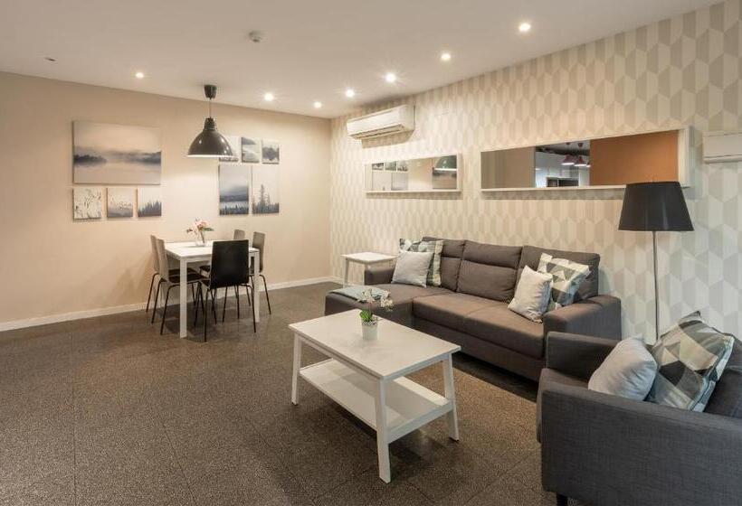 استودیو خانوادگی, Residencia Universitaria Campus Del Mar