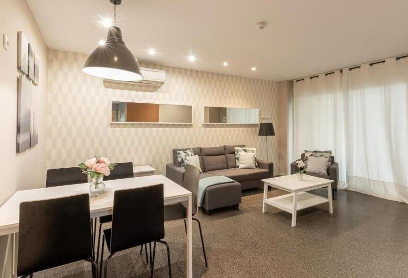 استودیو خانوادگی, Residencia Universitaria Campus Del Mar